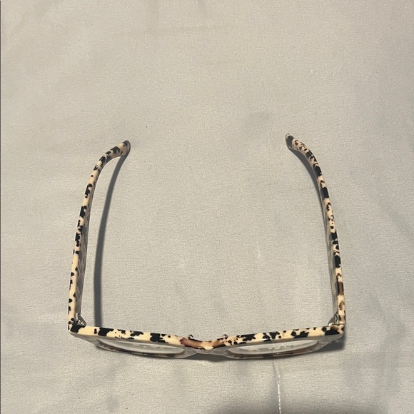 Stylish Tortoiseshell Sunglasses - Picture 6 of 10